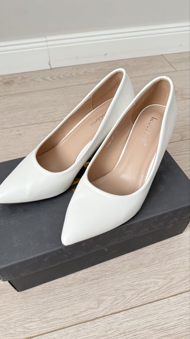 Туфли белые р39.