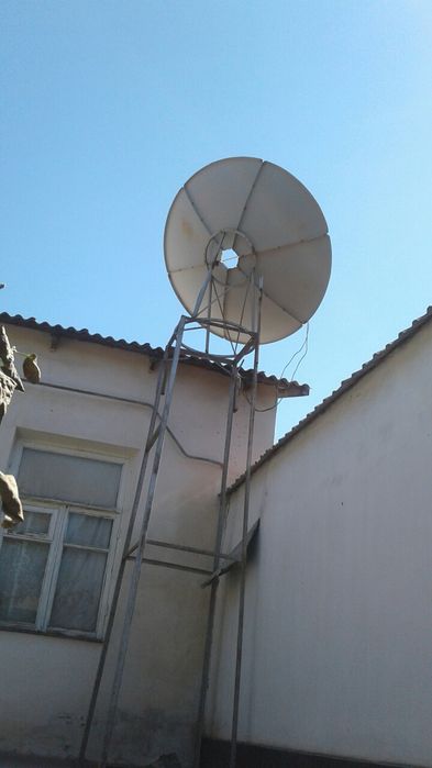 Спутниковая  антенна (тарелка большая)в комплекте  (телевизор +тюнер )