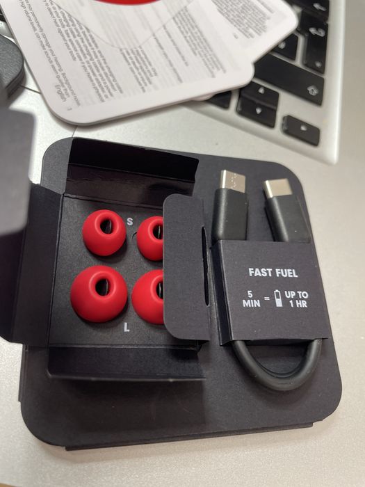 Casti Beats Studio Buds Red Edition