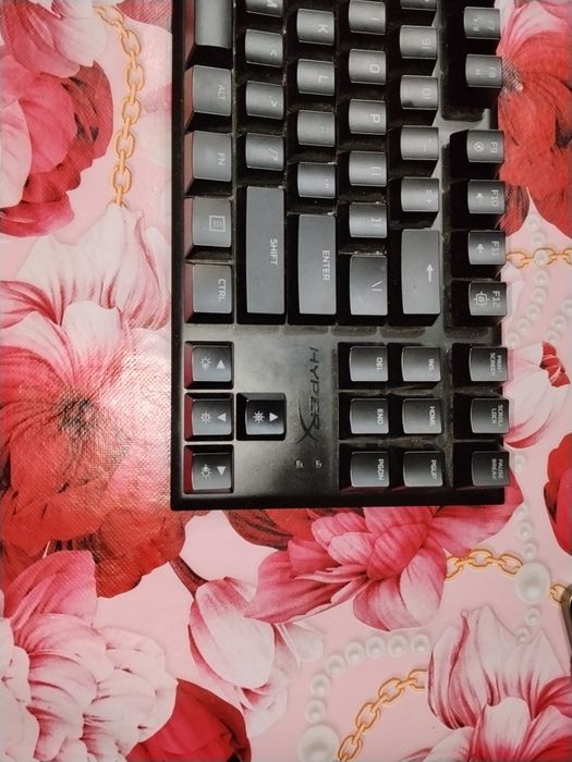 Tastatura hyperx alloy FPS pro neagra  cu switchuri CHERRY MX in stare impecabila plus cablu original.