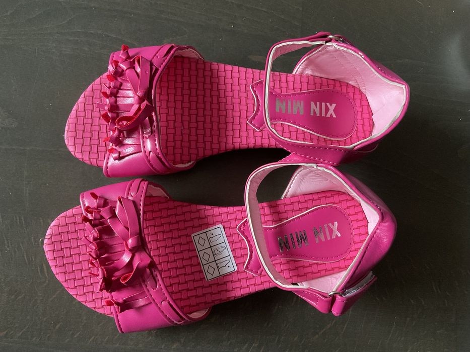 Детски сандали , чисто нови