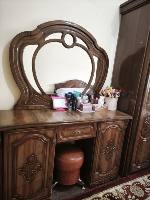 Продаётся спальный гарнитур