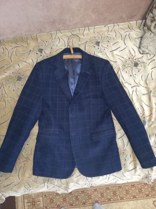 Продам пиджак школьный