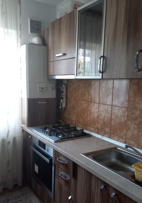 Apartament 2 cam în centru Găești