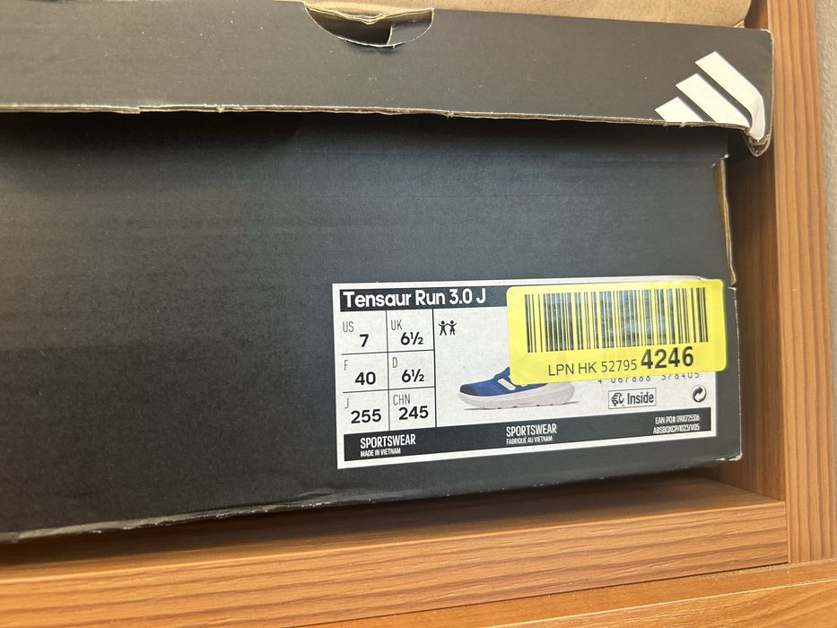 Нови оригинарни Adidas tensaur run 40 номер
