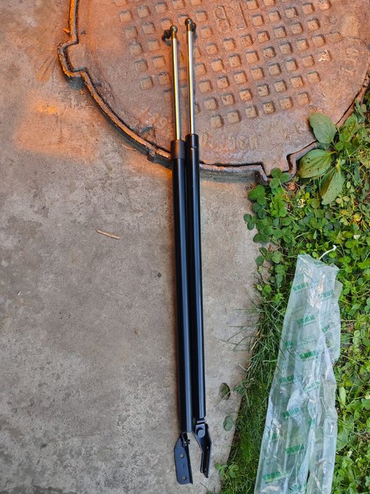 Газовые амортизаторы багажника Delica булка