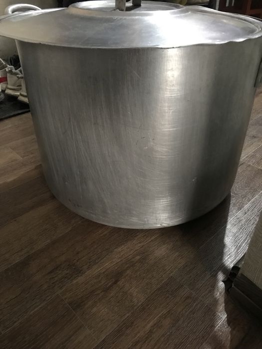 Продам кастрюлю большую
