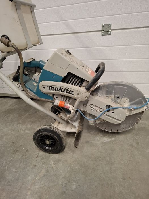 Petrosol, drujba beton/ciment Machita cu carucior