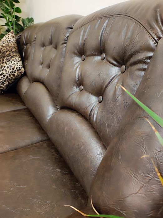 Триместен кожен диван