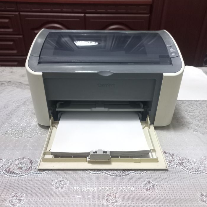 Canon LBP2900 Oq-qora Printer sotiladi.