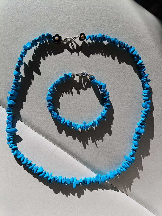 Колие и гривна от естествени камъни , тюркоаз .