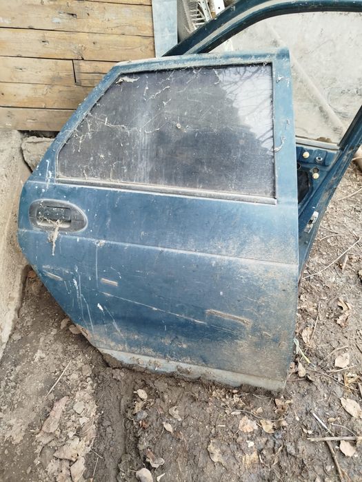 Продам двери от 2110 в сборе