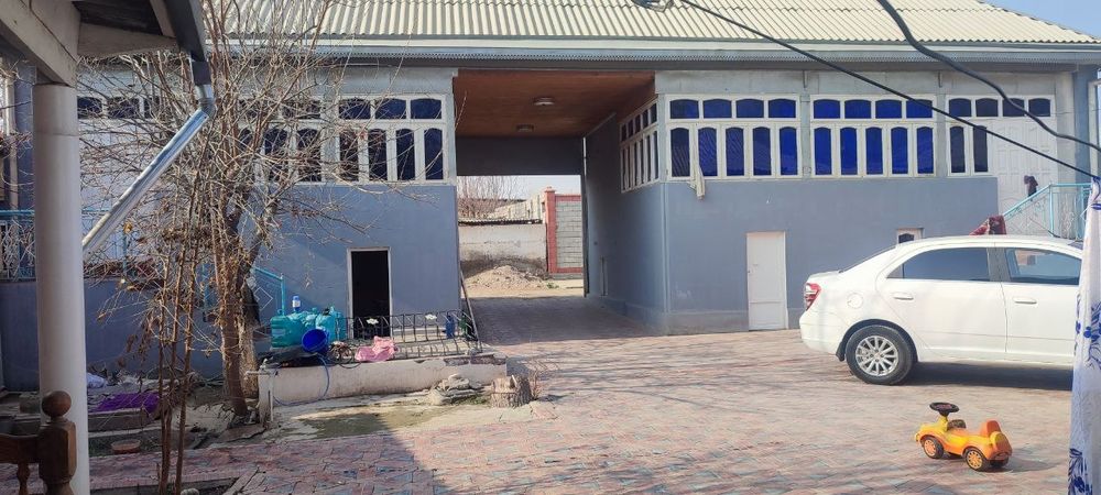 Shoʻrchi shahri markazida hamma sharoitga ega hovli sotiladi