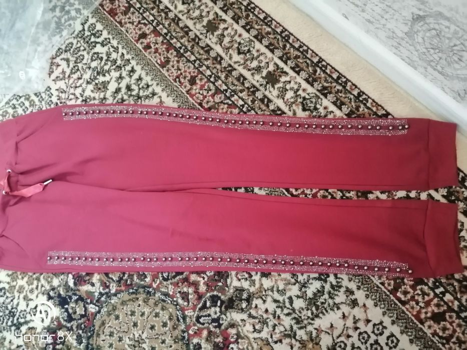 Женская спортивный костюм.