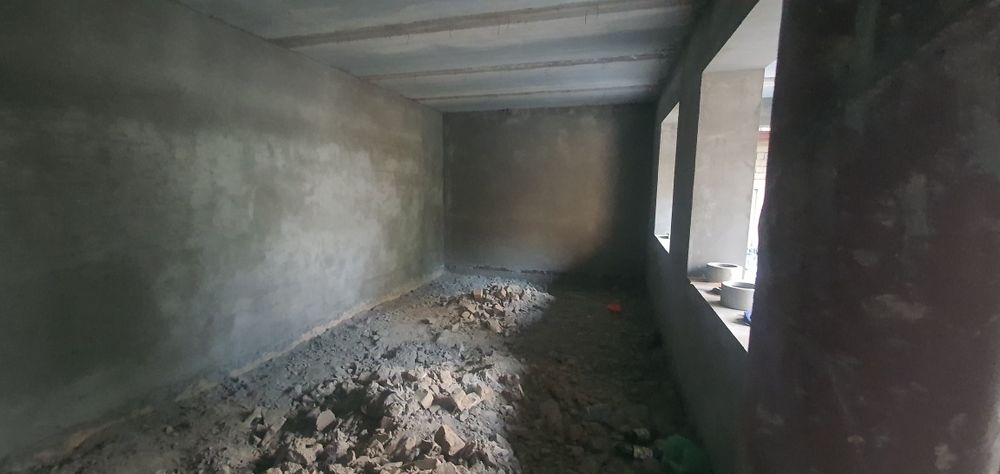 Участок 6 соток с коттеджем на 8 комнат,свет,вода,газ,канализация есть