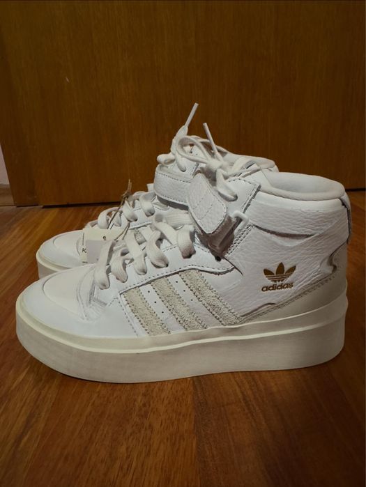 Чисто нови оригинални обувки adidas