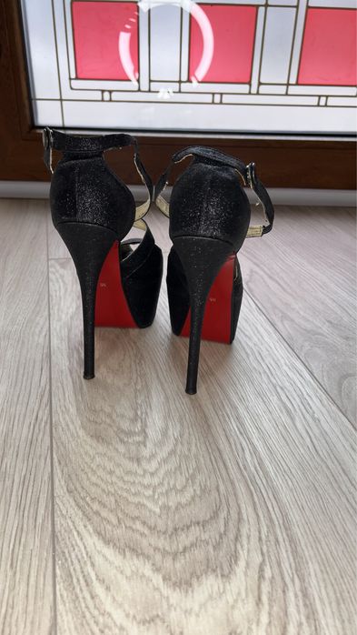 Sandale negru cu toc de 15