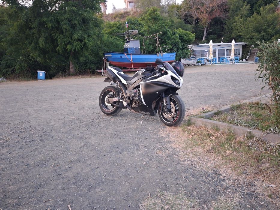 Продавам yamaha yzf r1