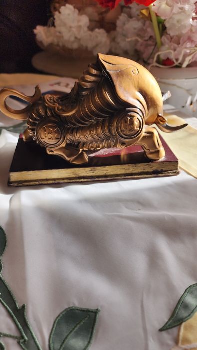 Денежный Бык из дерева