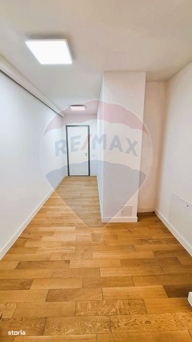 Apartament cu 4 camere de închiriat- Piata Constitutiei