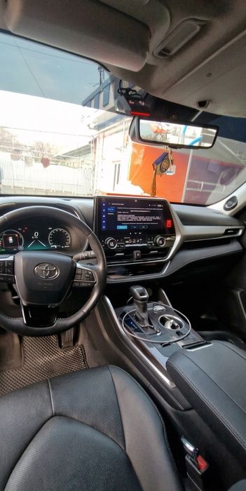 Toyota Highlander Limited E-Four Hybrid