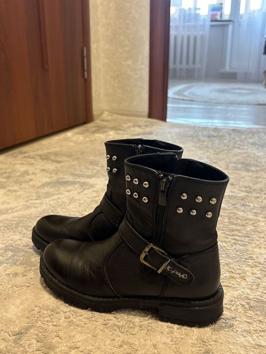 Продам кожаные сапоги. Размер 36. Состояние нового. Отдам за 10 тыс.