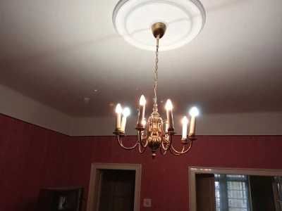 Veioză din alamă cu 8 brațe, becuri lumânare în stare bună