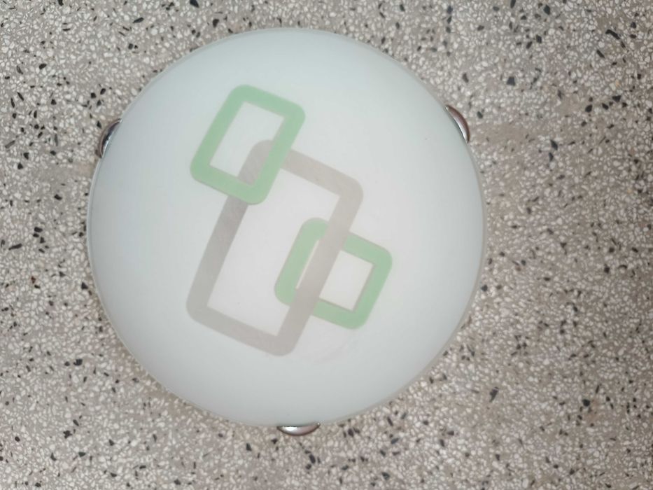 Продавам три плафониери