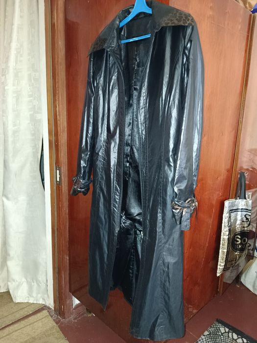 Продаю женский плащ