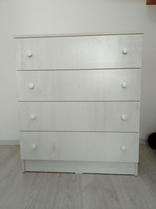 Комод 4 секции, цвет серый с рисунком.