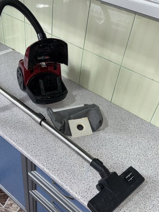 Scarlett  Пылесос в хорошем состоянии