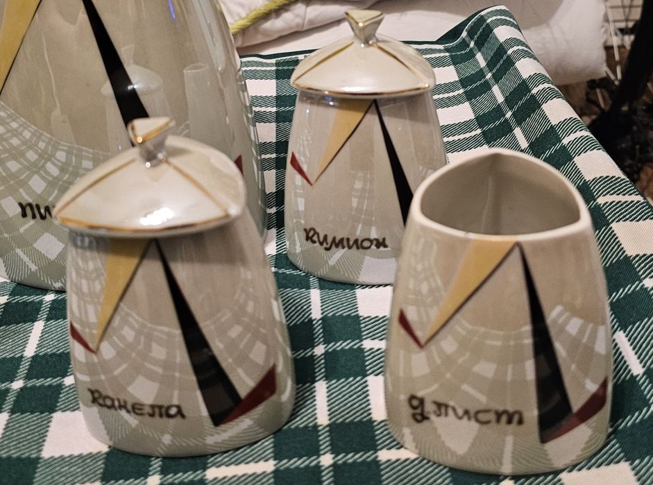 Порцеланов сервиз за подправки, порц. сосиера