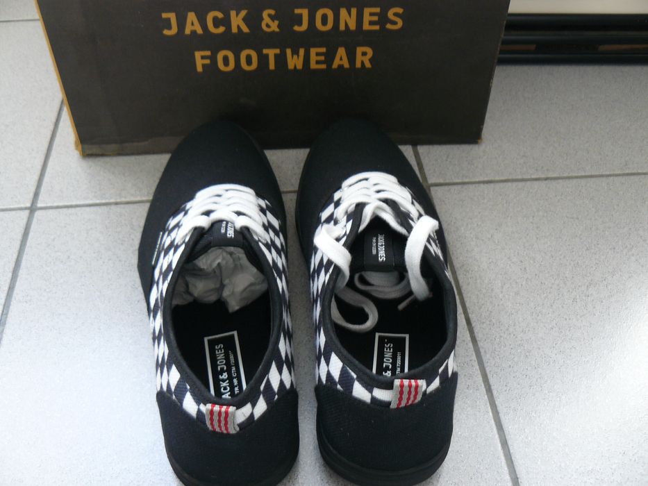 Tenisi Barbati JACK & JONES U.K Noi in cutie,Culoare Negru + Alb,Nr.42