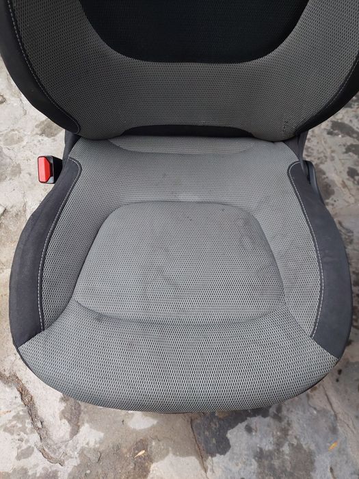 Предна шофьорска седалка за РЕНО Каптюр и Тойота Айго и волани