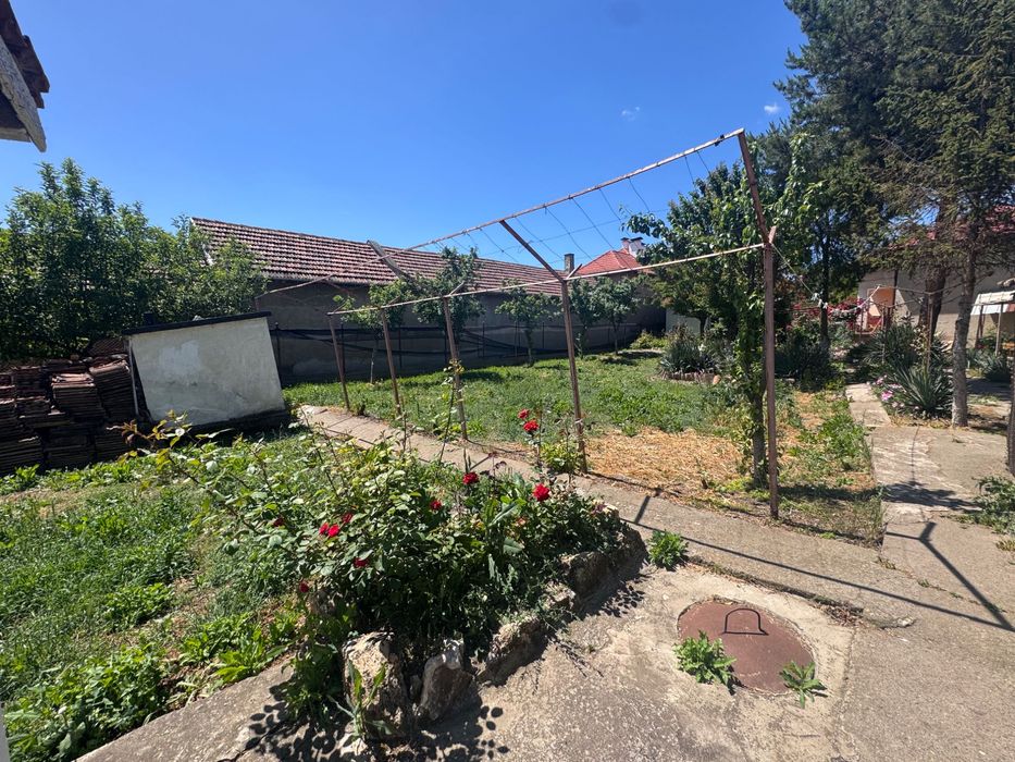 Продава се Къща в с. Бреница, Област Плевен - 500 кв.м за 100 €/кв.м - Снимка #9