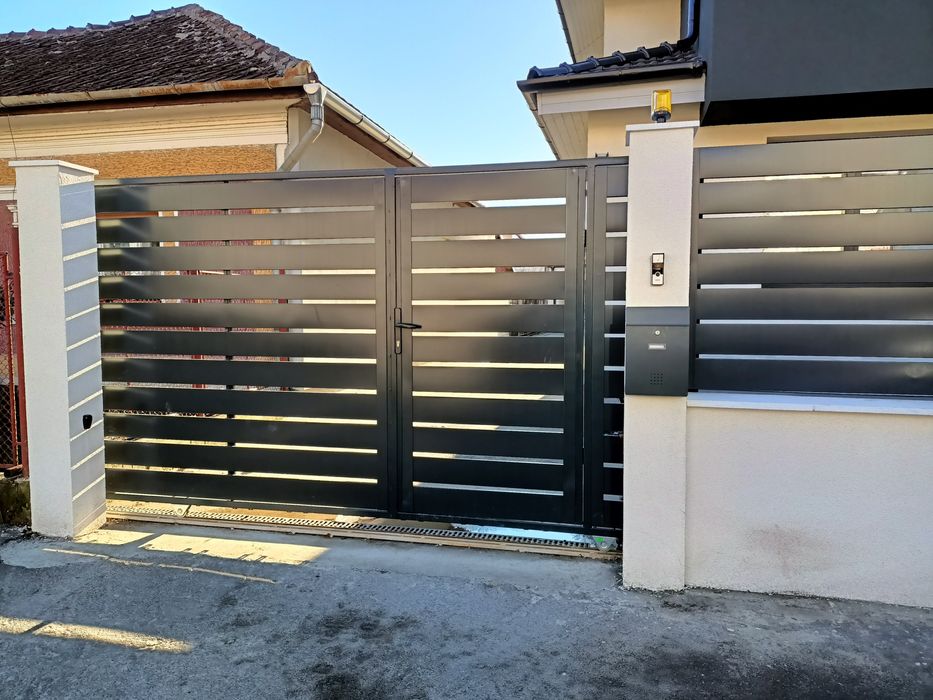 Gard, poartă, poartă pietonală