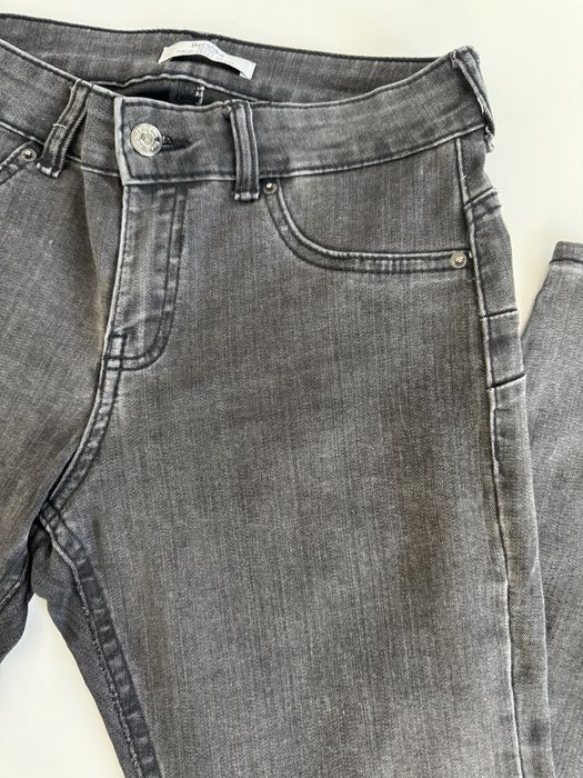 Blugi gri inchis Bershka