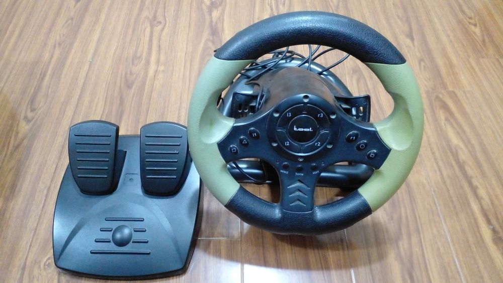 Игровой руль с педалями