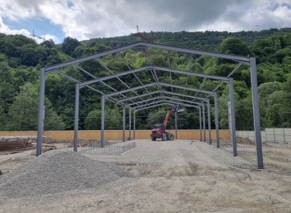Vând hală metalica