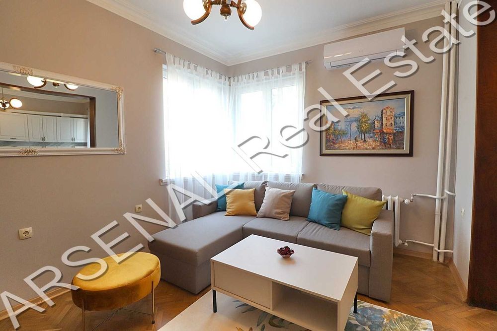 Тристаен апартамент под наем, Център