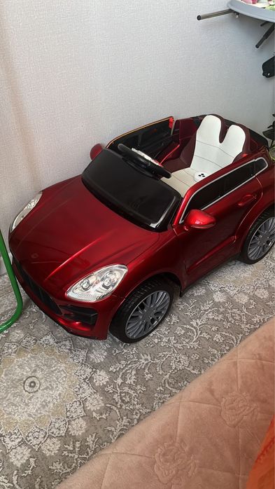 Детская машина на пульте