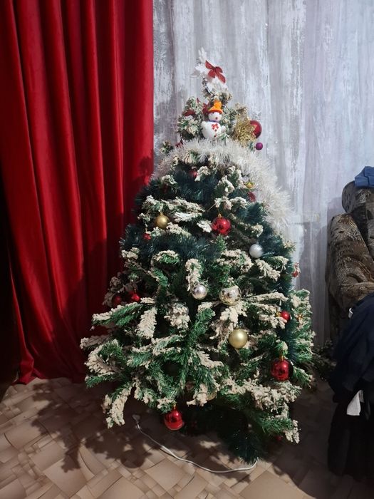 Продам Ёлку с игрушками