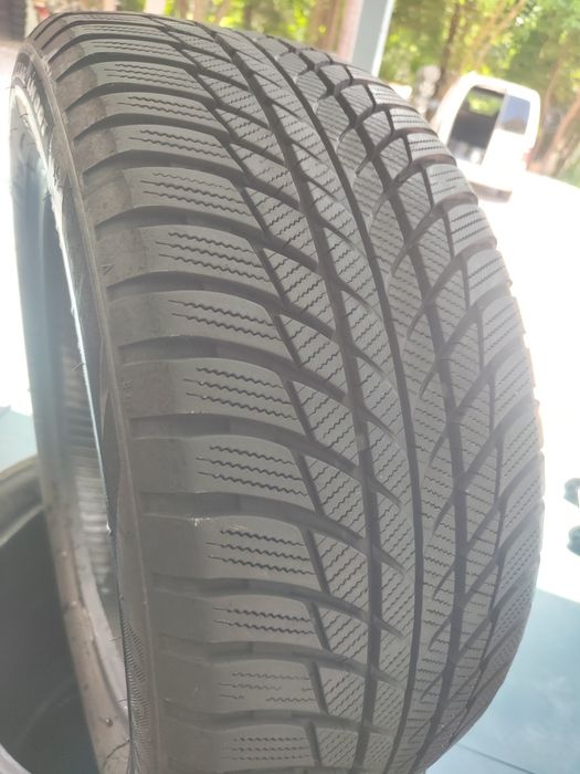 4 бр зимни 225/50/17 Bridgestone 22г