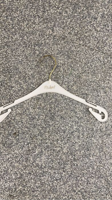 Плечики вешалки   ..