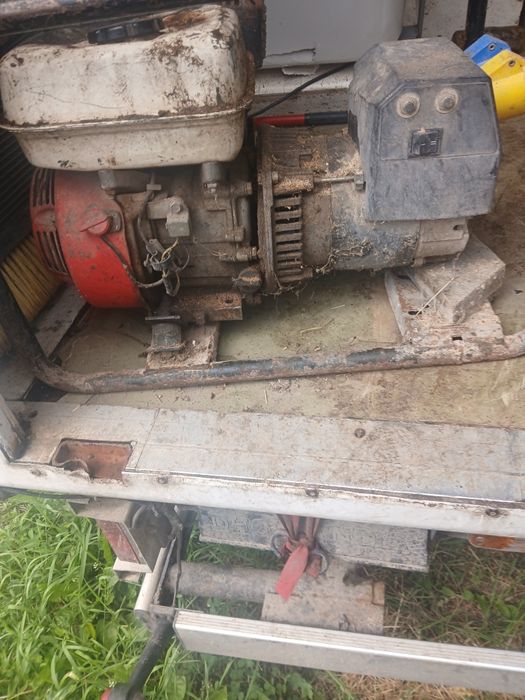Vand sau schimb generator Honda cu animale