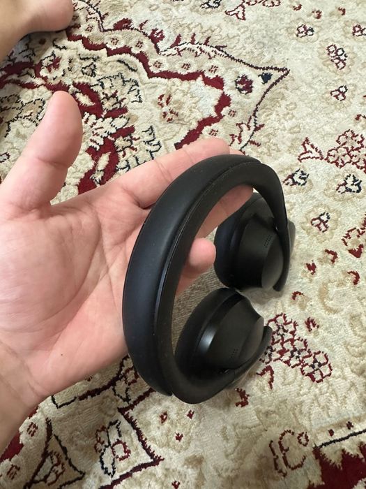 Продаются Наушник Bose NC700