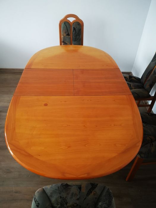 Масивна елепсовида трапезна маса изроботена  масивна дървесина ЧЕРЕША