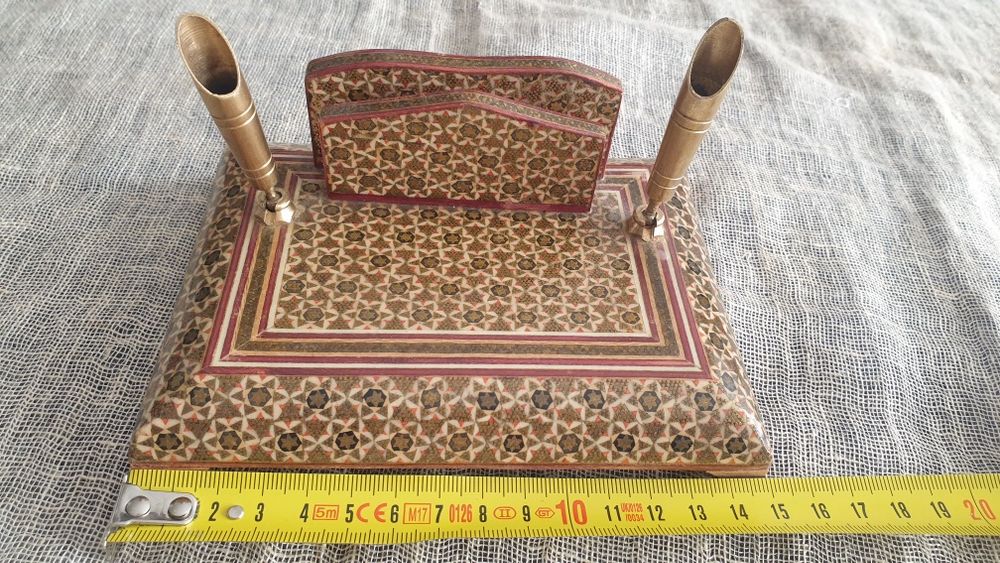 Писалищен комплект от екзотична дървесина и месинг и финна интарзия