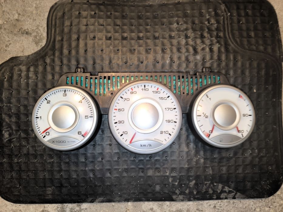 Табло,километраж,дисплей Ситроен с8,Пежо,Ланчия,фиат