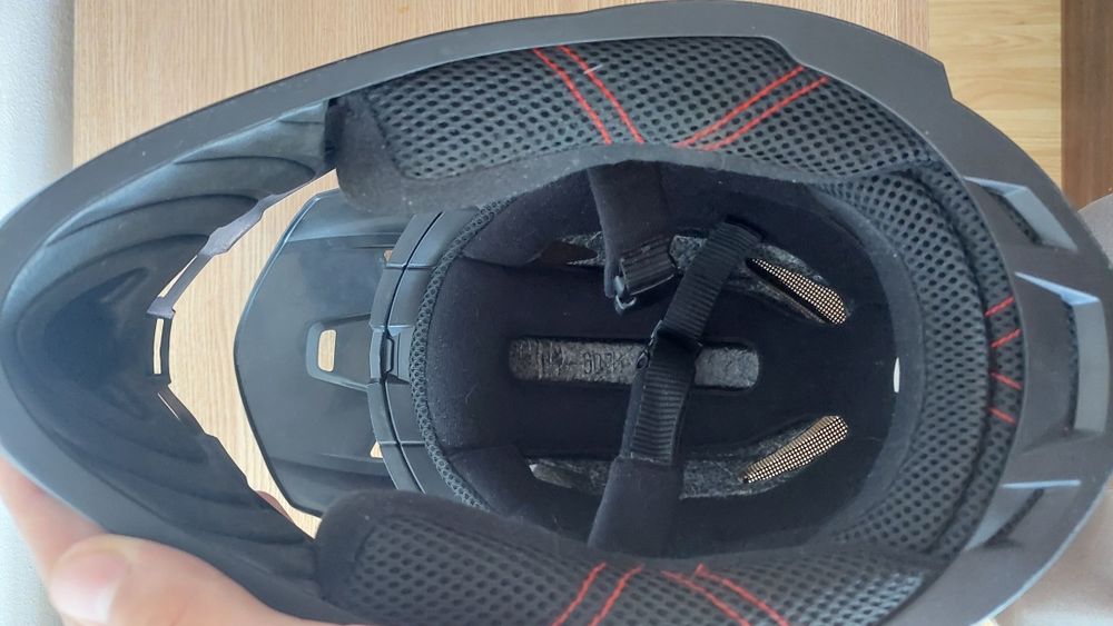 Vând casca  kali noua